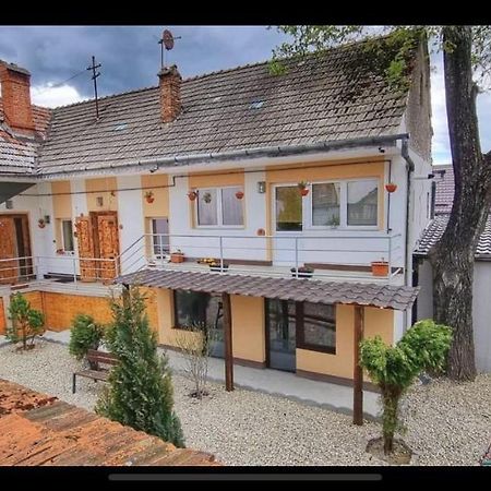 La Nuc O Camera Săcele Esterno foto